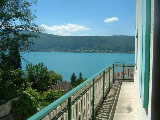 Villa Le Lac Cottage Au Bord Du Lac D'Annecy - Chambre Chez L'Habitant - Les Terrasses Du Lac ヴェリエ・デュ・ラック エクステリア 写真